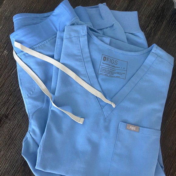 FIGS scrubs sets… original price per set $96 offering $40 per set - Picture 9 of 16